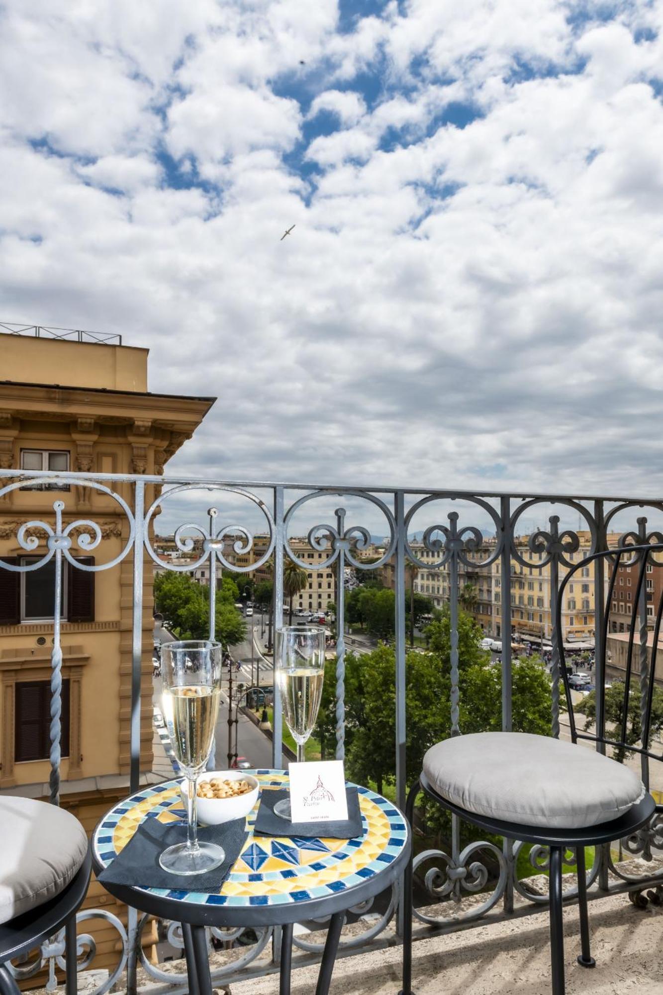 St Peter Twelve Bed and Breakfast Rome Buitenkant foto